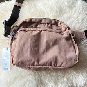 NWT BAGGU Fanny Pack, Taupe